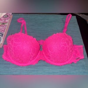 4 Victoria Secret Size 36B Padded Bras - Details in Description